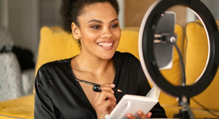 How to Build a Personal Brand: Strategies for Success in the Digital Age